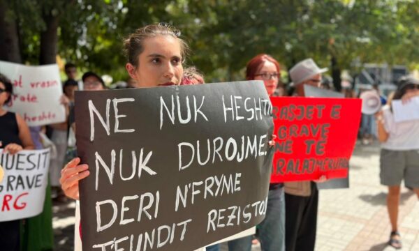 Hyseni: Patriarkati po i shndërron burrat në kriminelë dhe po vret gra cep më cep Kosovës