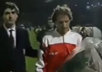 Përtej ngjyrave dhe rivalitetit, kur Franco Baresi theu rregullat e UEFA-s për të nderuar viktimat e Juventusit në Heysel