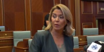 Ngjarjet në Kuvend, Blerta Deliu: Po e mbyllim për sot, do të jemi këtu edhe nesër, do të jemi këtu çdo ditë