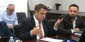 Muja shfaqet nervoz në konferencë, shmang pyetjet e gazetarëve për qumështin “Vita”