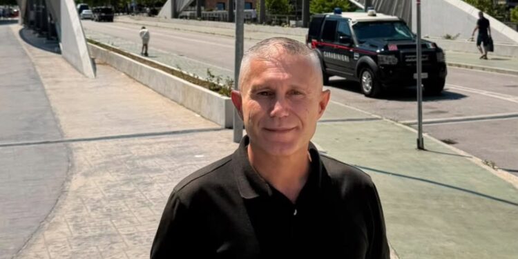 Burim Ramadani kërkon largimin e pranisë statike të KFOR-it nga ura e Mitrovicës: Ky është momenti!