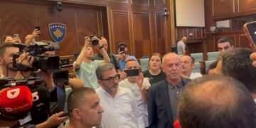 Përplasje mes Golës dhe Rrahmanit, akuza e ofendime në Kuvend: Ti je rrenc, mashtrues