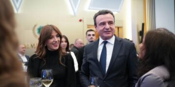 Kurti flet për “angazhimin” e Haxhiut për zgjidhje, e thotë edhe këtë: S’është duke u kënaqur në zyrën e Presidentes