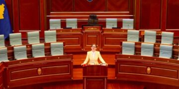 Kabashi-Ramaj nga foltorja e Kuvendit: Deputeti Kurti po e çon vendin drejt autokracisë, të konstituohet Kuvendi