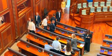 PDK në sallën e Kuvendit, bashkohen edhe dy deputetë të Aleancës