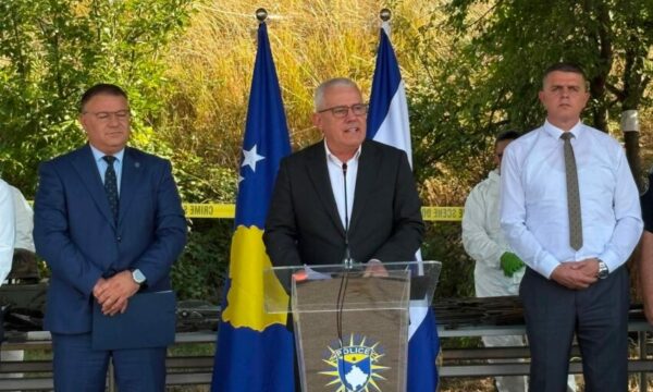 Hoxha: Armët nëse ka nevojë mund të ekzaminohen edhe jashtë, Sveçla: E kam urdhëruar Forenzikën t’i ekzaminojë me urgjencë