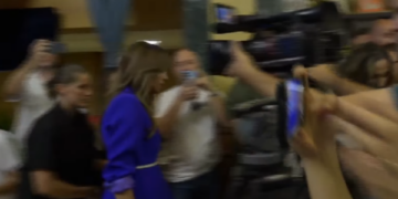 Haxhiu nis ta mbajë një konferencë, largohet pasi sheh deputetët e PDK-së, ata i thonë “thirre seancën”