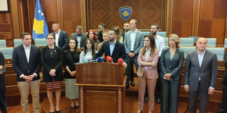 Çka thuhet në komunikatën e djeshme të Kuvendit, e cila po cilësohet “skandaloze”?