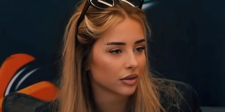 Elijona “ndez” rrjetet sociale, publikon foto verore në bikini