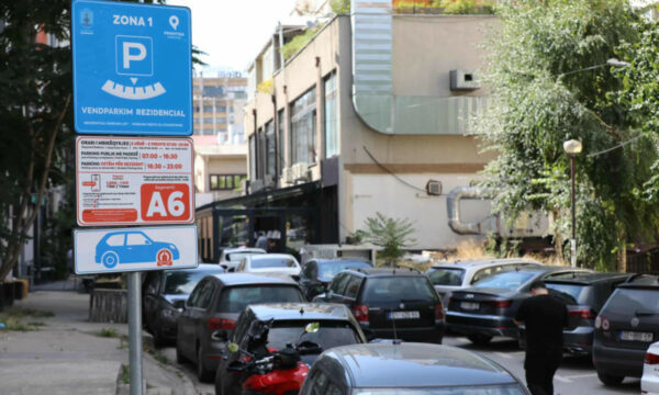 Komuna e Prishtinës lejon përkohësisht funksionimin e parkingjeve private, Retkoceri: Kryeqyteti ka nevojë për zgjidhje