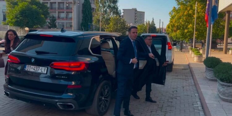 Abdixhiku, Osmani dhe Haziri hyjnë në takim te Kurti