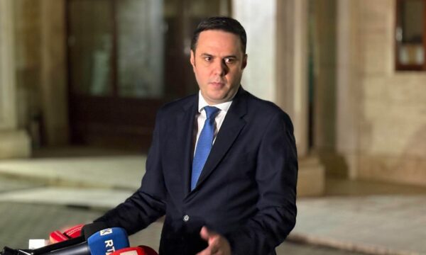 Abdixhiku: S’e duam postin e Kryeparlamentarit, është post ceremonial, duhet të ndihemi të përfaqësuar