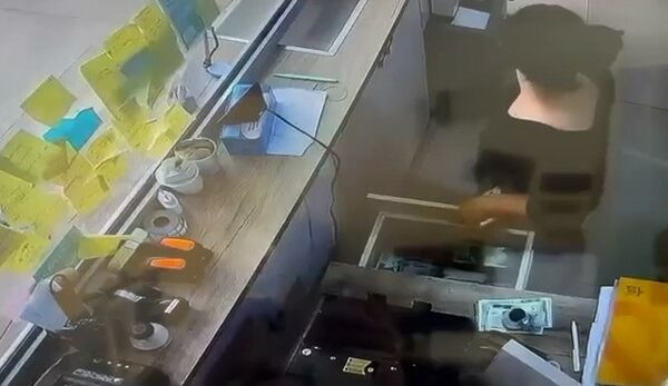 Vodhi 5 mijë euro që në ditën e parë të punës dhe u largua, policia po heton rastin