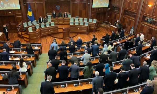 Seanca për konstituimin e Kuvendit vazhdon të shtunën në orën 11:00