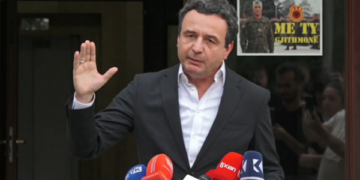 Kurti i pyet gazetarët nëse “dikush prej juve i do zgjedhjet e reja”, përgjigjet vetë: Askush pra
