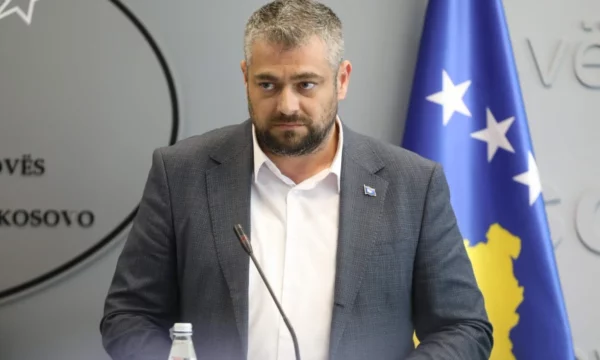 Ministri Hoti godet rëndë Abdixhikun: Po dëshiron poste qeveritare për t’i zgjidhur problemet e brendshme