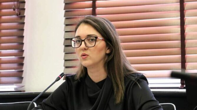 Kryeziu-Hyseni: Opozita po qëndron sonte në Kuvend sepse e di që nuk do të ketë zhvillim