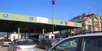 Pushues nga Kosova drejt Shqipërisë, në pikën kufitare të Morinit mbi 41 mijë hyrje për 12 orë