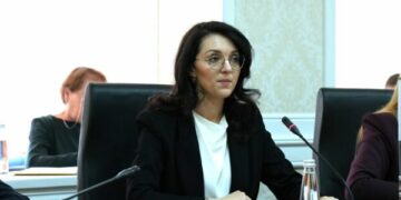 “Rrobat lahen, po turpi?” – Kyeziu-Hyseni reagon ndaj Kadrijajt