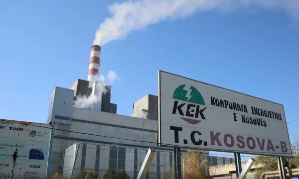 “Ka shkelje flagrante të ligjit”, punëtorët në KEK në hall me kushtet e punës