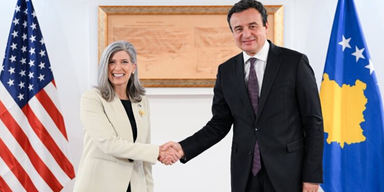 Kurti pas takimit me senatoren Ernst: Bondsteel duhet të bëhet bazë e përhershme amerikane në Kosovë