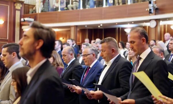 PDK me kërkesë zyrtare Deharit: Thirrni vazhdimin e seancës konstituive nesër; në orën 11:00 do të jemi në Kuvend (DOKUMENT)