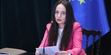 Ministrja shqiptare, homologut serb për Ibrin: Lumi dhe historia rrjedhin përpara