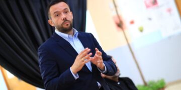 Tahiri: Kurti synon zgjedhje të reja më 27 dhjetor, po e shtyn konstituimin e Kuvendit për ta realizuar skenarin