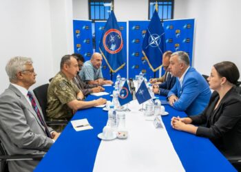 Komandanti i KFOR-it takohet me përfaqësuesit e Listës Serbe, iu tregon përse ia barti kompetencat Policisë së Kosovës