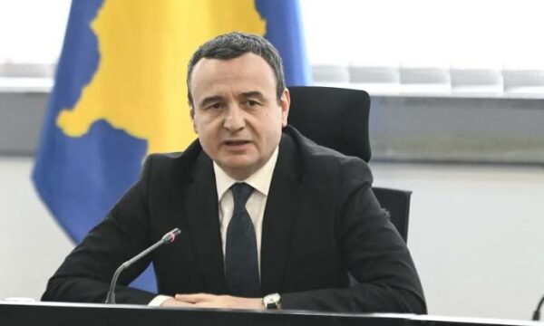 Pas përleshjeve në Kuvend, Kurti mbledh online Qeverinë në detyrë, marrin disa vendime