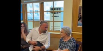 VV ua hapi dyert, rreth 1 mijë mërgimtarë vizituan Kuvendin e Kosovës