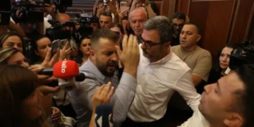 Krejt çka pamë dje në Kuvend: Ujë, shtyrje, përplasje e akuza mes deputetëve
