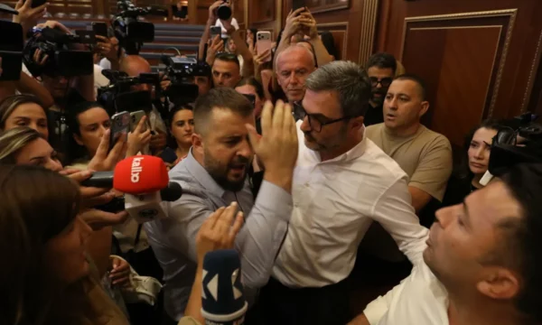 Krejt çka pamë dje në Kuvend: Ujë, shtyrje, përplasje e akuza mes deputetëve