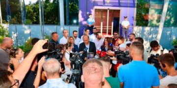 Deputetët e PDK-së te dyert e Qeverisë: Këto zyra janë uzurpuar nga deputeti Kurti, ai duhet të jetë në Kuvend