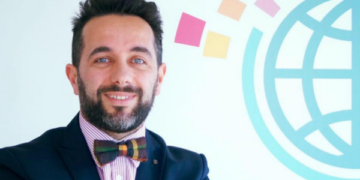 Muharremi: Qytetarët kanë të drejtë të kërkojnë zbatimin e ligjit, madje edhe t’i nxjerrin nga zyrat kryeministrin dhe ministrat e betuar si deputetë