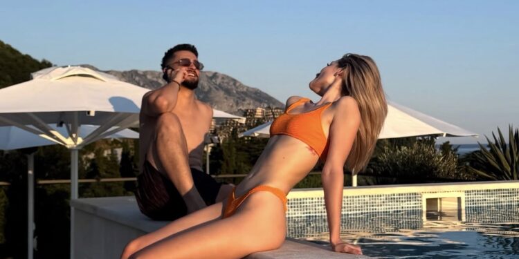 Çifti në bregdet, kështu po e feston Gimbo sot ditëlindjen