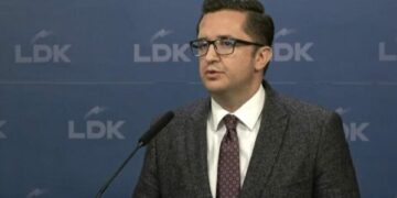 Mustafa ‘‘çuditet’’ nga deklarata e Kurtit: Asnjëherë s’është diskutuar që kryeparlamentari t’i takojë LDK’së