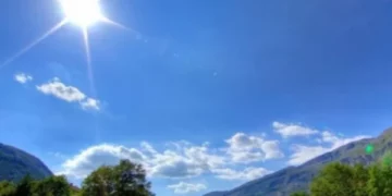 Fundjava kryesisht me diell, IMHK: Temperaturat pritet të arrijnë deri në 33 gradë
