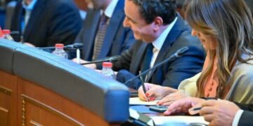 Kurti e Haxhiu marrin role si “unifikues”- a do t’iu ecë me ftesat që ua dërguan krerëve të partive