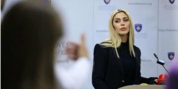 ‘‘Mundësi për konflikt fizik’’, Deliu i reagon Deharit: Arsyetim skandaloz, thirre seancën e respekto rregulloren, kaq është puna