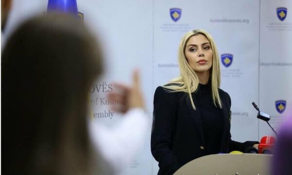 ‘‘Mundësi për konflikt fizik’’, Deliu i reagon Deharit: Arsyetim skandaloz, thirre seancën e respekto rregulloren, kaq është puna