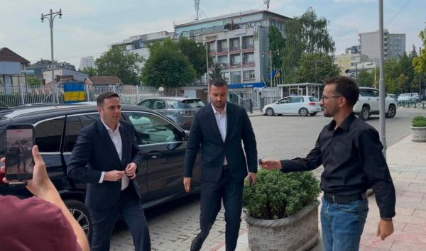 Diskutime për “President konsensual”, Abdixhiku në Kuvend për takimin me Kurtin, me të Osmani e Haziri
