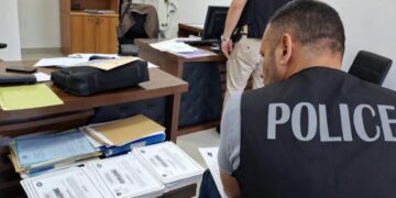 Denoncimi që bëri AVONET: Arrestohet një person në Prizren, dyshohet se lëshoi diploma të rreme e fitoi gjysmë milioni euro