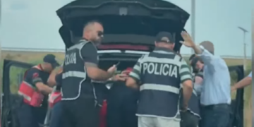 “Dil jashtë ore, dil jashtë shtrihu”, Pamje të reja nga arrestimi i autorit të vrasjes së turistit në Ksamil