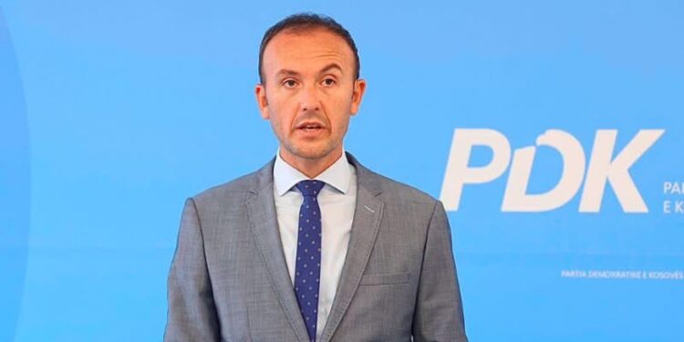 Mustafa: Nëse Kurti dhe Abdixhiku janë afër marrëveshjes për presidentin, pse nuk thirret nesër seanca për Kuvendin?