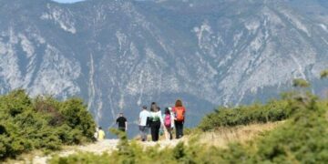 Kosova dominon turizmin në Shqipëri, 37% e hyrjeve janë nga kosovarët