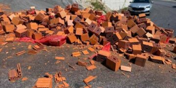 I ranë bllokat në rrugë, shoferi i kamionit gjobitet në Prizren