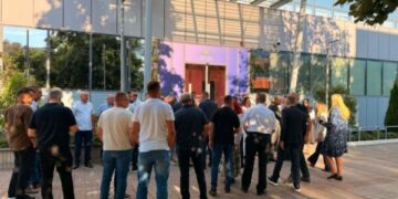 PDK bllokon sërish hyrjen e Qeverisë, deputetëve u bashkohen Aleanca dhe asamblistët e Vushtrrisë
