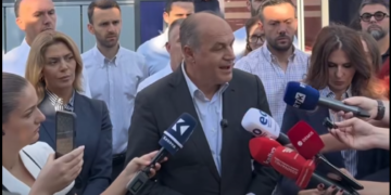 Hoxhaj, Kurtit: Dil nga zyra, o deputet uzurpues!