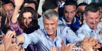 Në pritje të verdiktit të Hagës, Çitaku publikon fotografi të Thaçit mes mbështetësve: Edhe 26 ditë